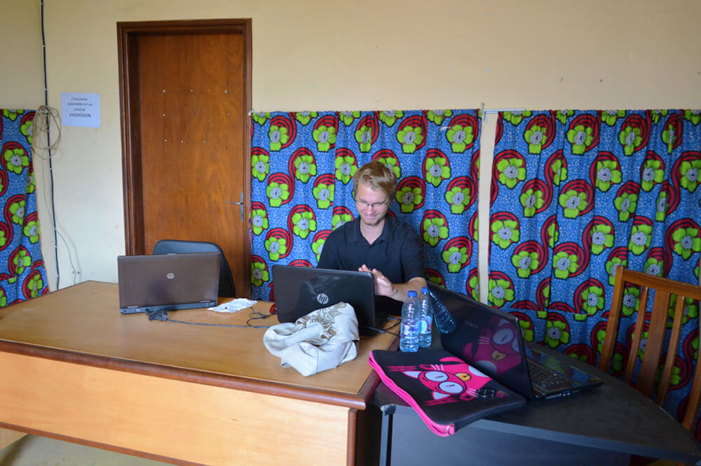 Vincent dans notre nouveau bureau