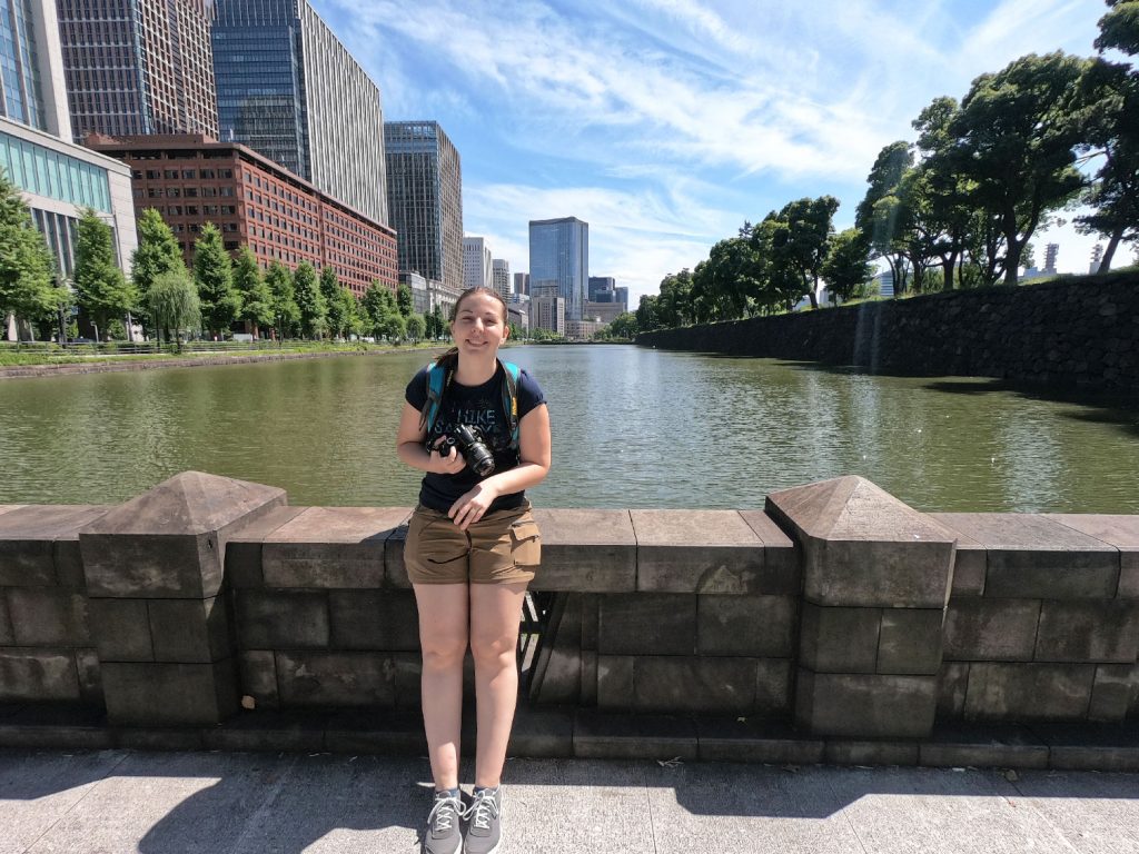 Claire avant d'arriver aux abords du Palais Impérial de Tokyo