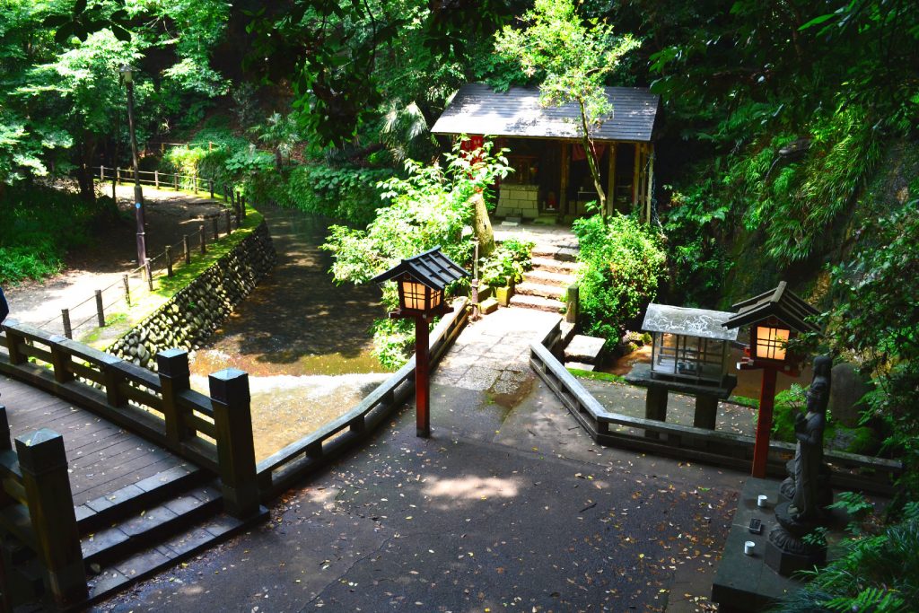 Un sanctuaire dans la vallée de Todoroki