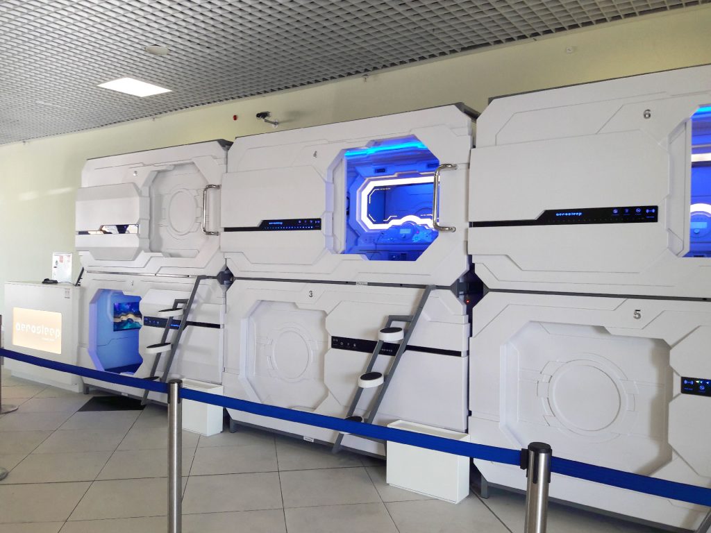 Capsule pour dormir à l'aéroport de Moscou - Juste Ici - Le blog de voyage de Claire et Vincent