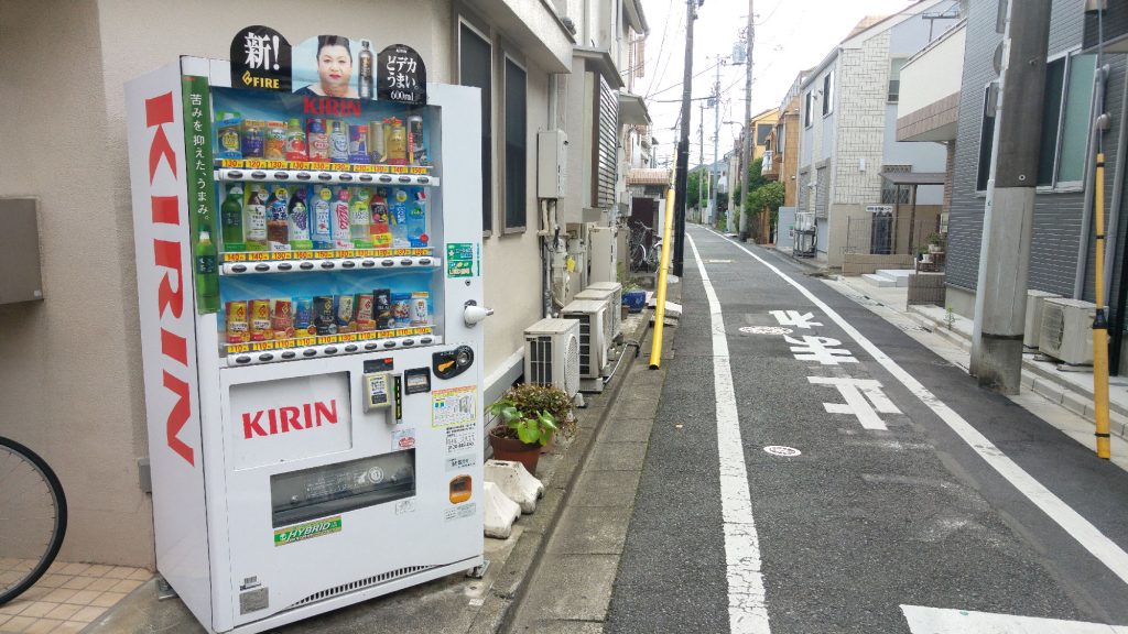 Un des (nombreux) distributeurs dans les rues de Tokyo