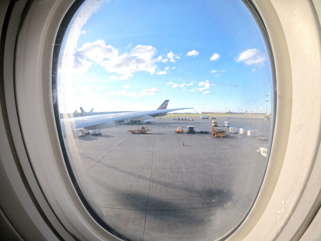 Départ de l'aéroport de Moscou avec Aeroflot - Juste Ici - Le blog de voyage de Claire et Vincent