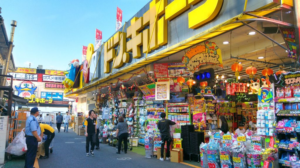 Un magasin (bazar ?) très coloré