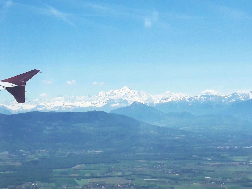 Vue du Mont Blanc depuis notre avion - Juste Ici - Le blog de voyage de Claire et Vincent