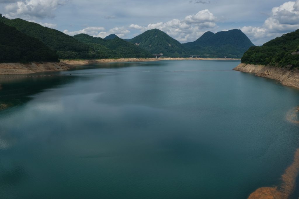 Le lac de barrage Tamagawa