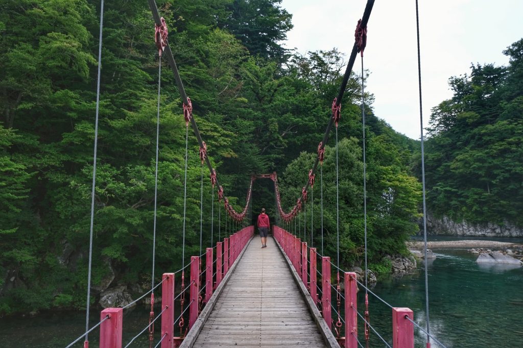 Le pont rouge du camping