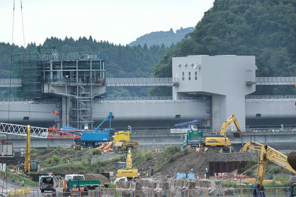 Infrastructure en construction sur les côtes