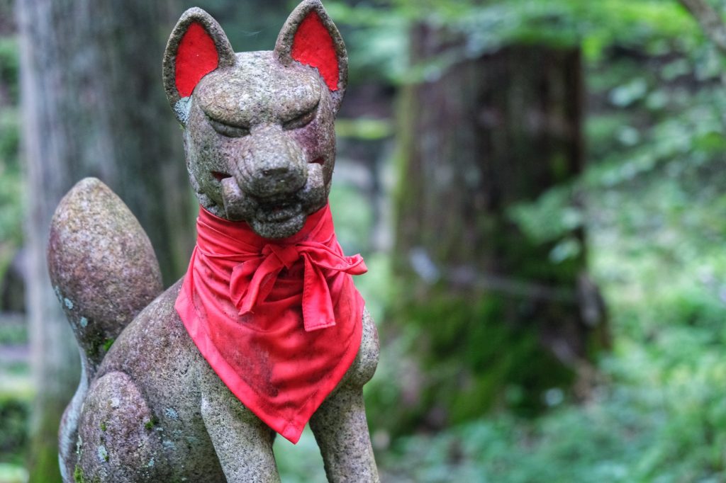 Sculpture de renard dans un temple près de Nikko