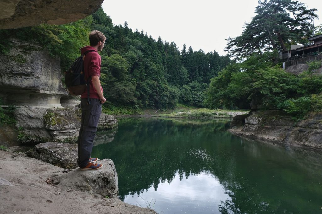 Vincent contemple les gorges de To-no-Hetsuri