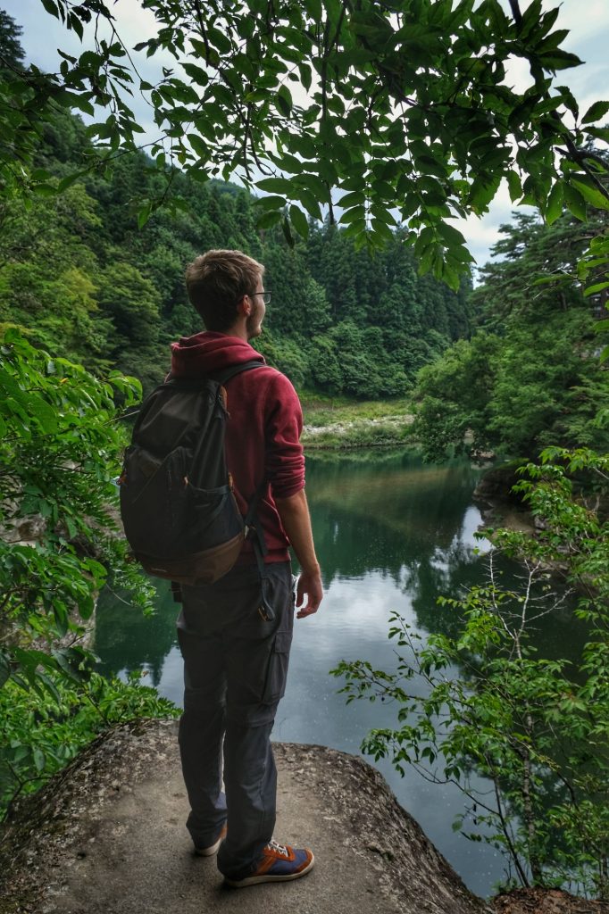 Vincent contemple encore les gorges de To-no-Hetsuri