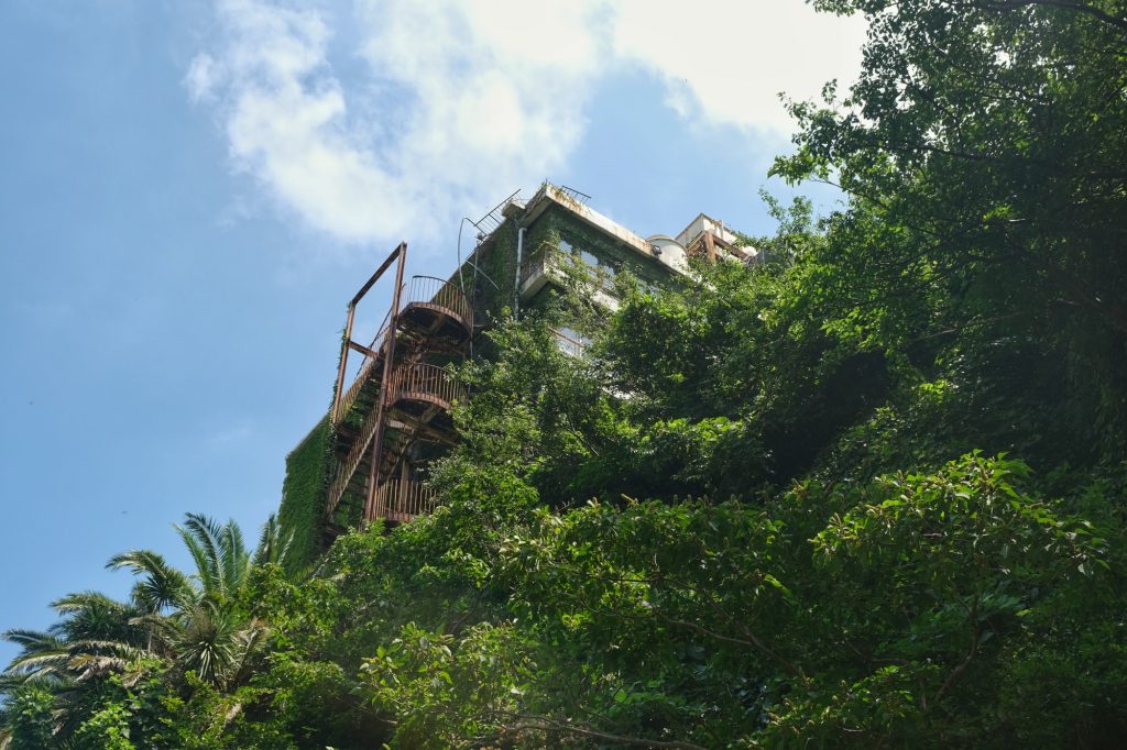 Un hôtel abandonné à Shimoda dans la péninsule d'Izu