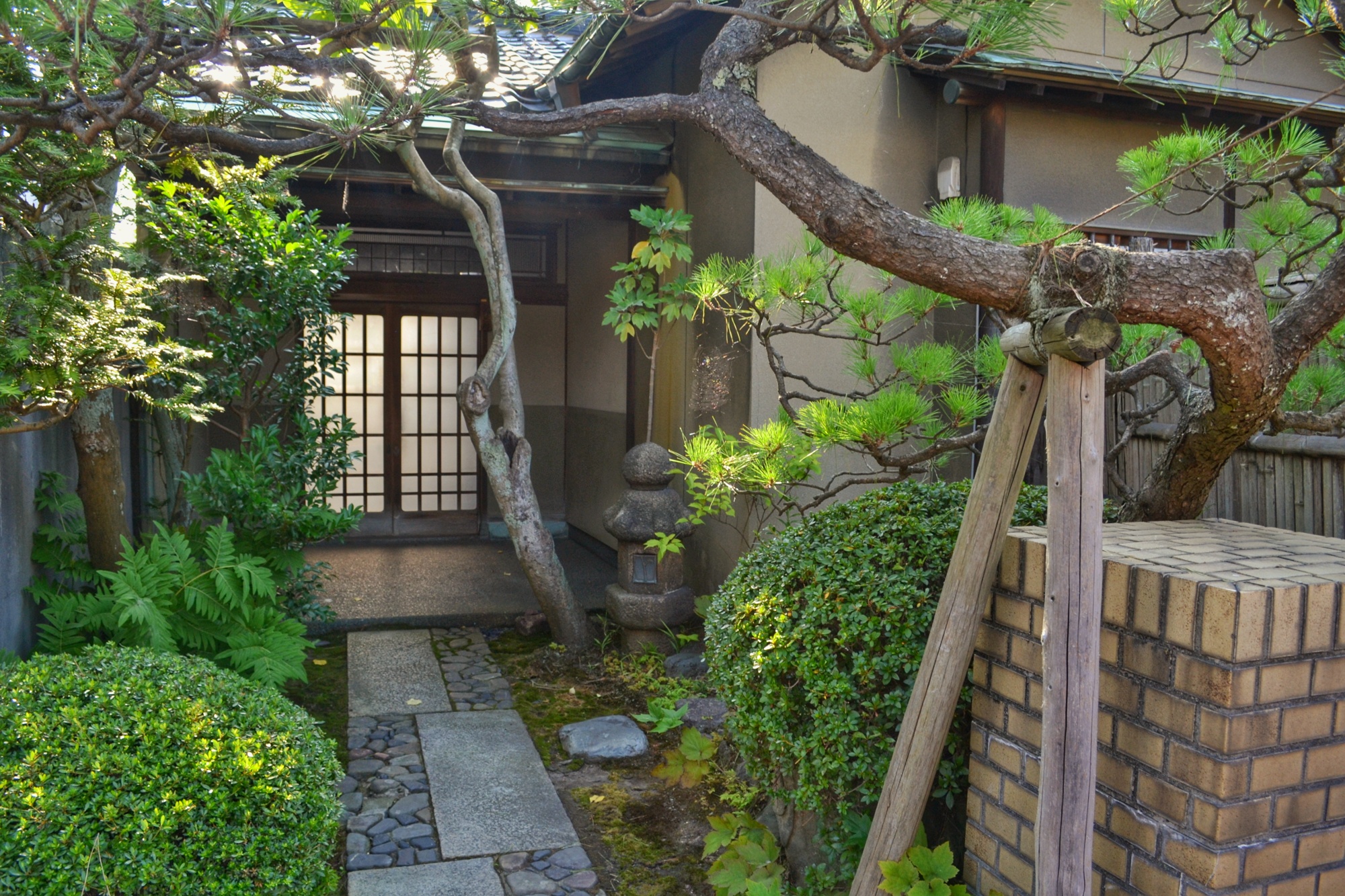 Un maison traditionnelle dans une rue de Toyama
