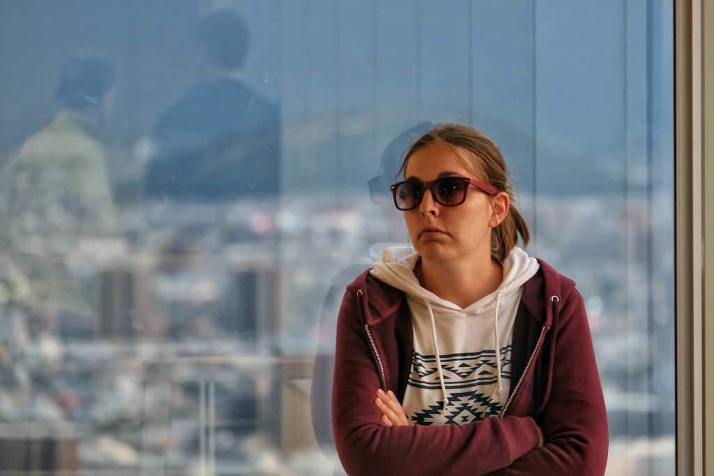 Claire blasée... Encore une ville vue de haut... Pfff