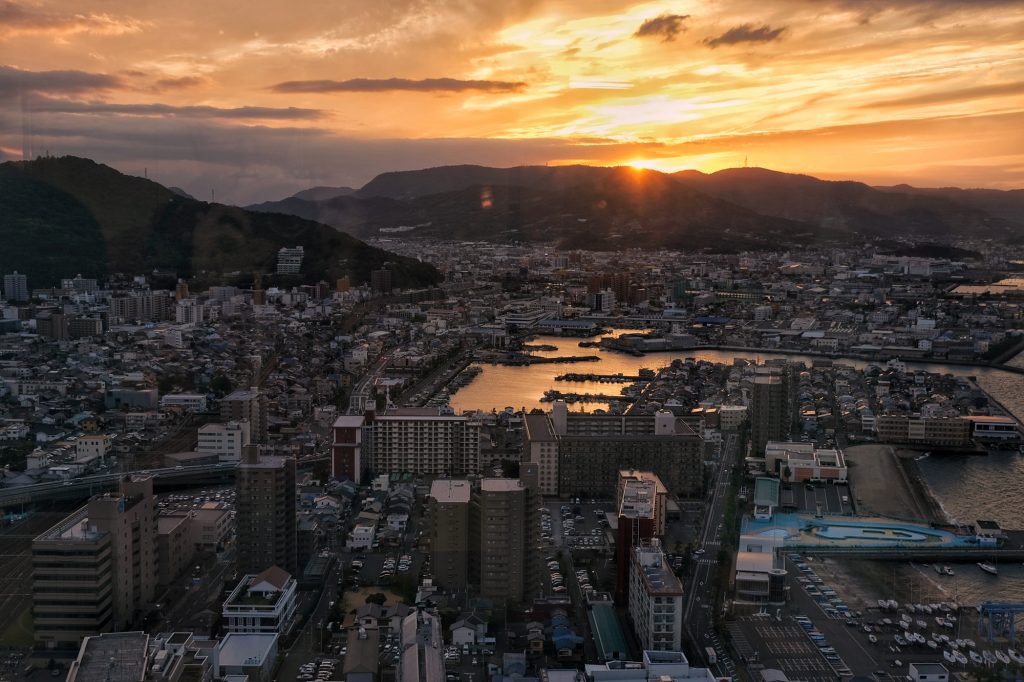 Coucher de soleil sur la ville de Takamatsu