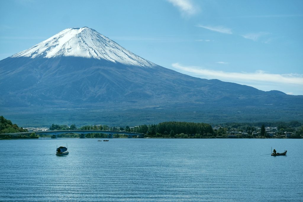 Les pêcheurs du lac Kawaguchi avec vue sur le Fuji