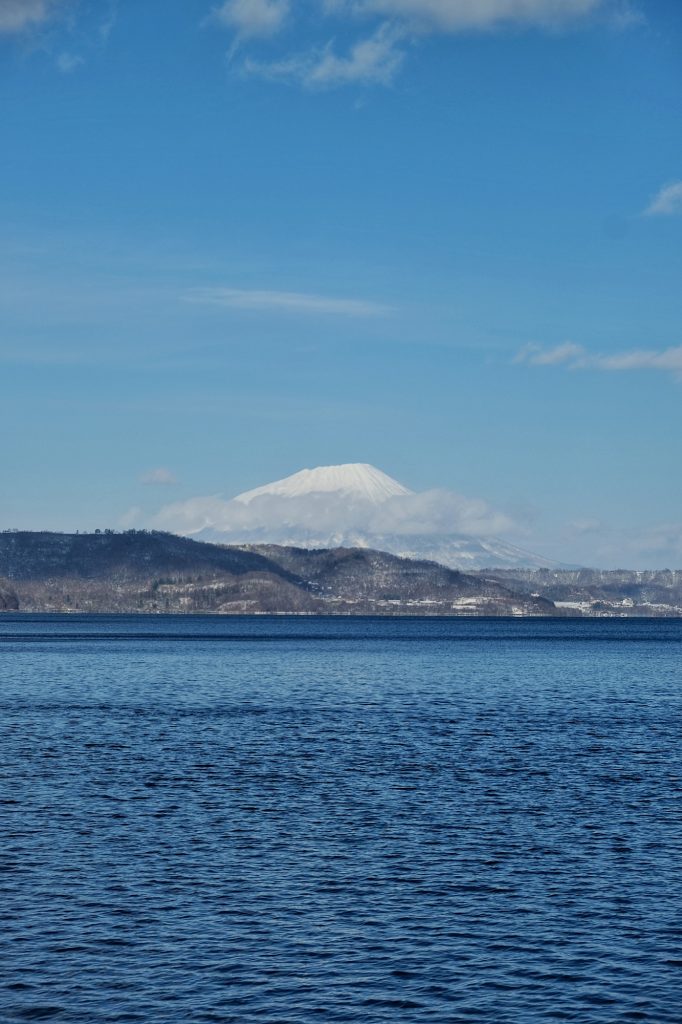 Le lac Toya et le mont Yotei