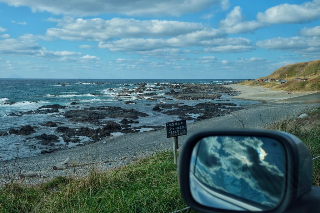Le bord de la route 228 dans le sud de Hokkaido