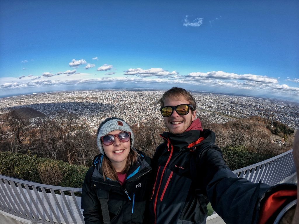Selfie avec vue sur Sapporo