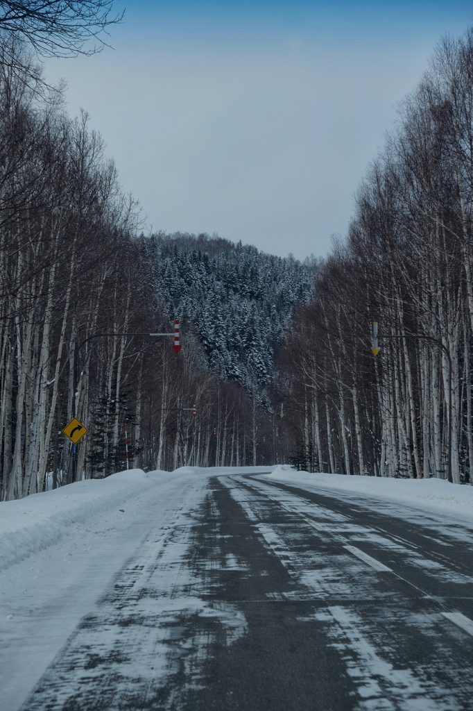 Une allée de boulots sur la route 273