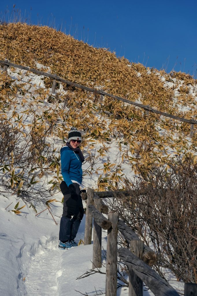 Claire se dirige vers un observatoire près d'Abashiri
