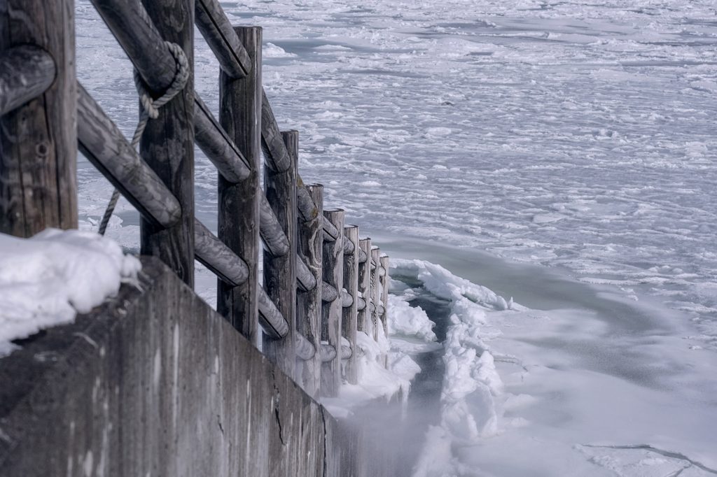 Descente dans la glace de la mer d'Okhotsk
