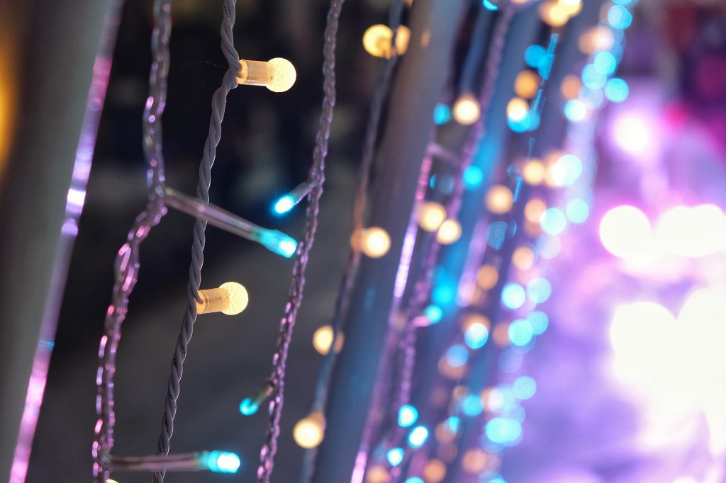 Détail des guirlandes lumineuses au festival de la neige de Sapporo