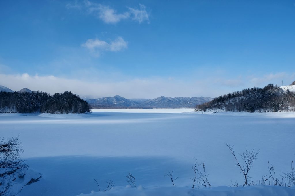 Le lac de barrage de Nukabirako