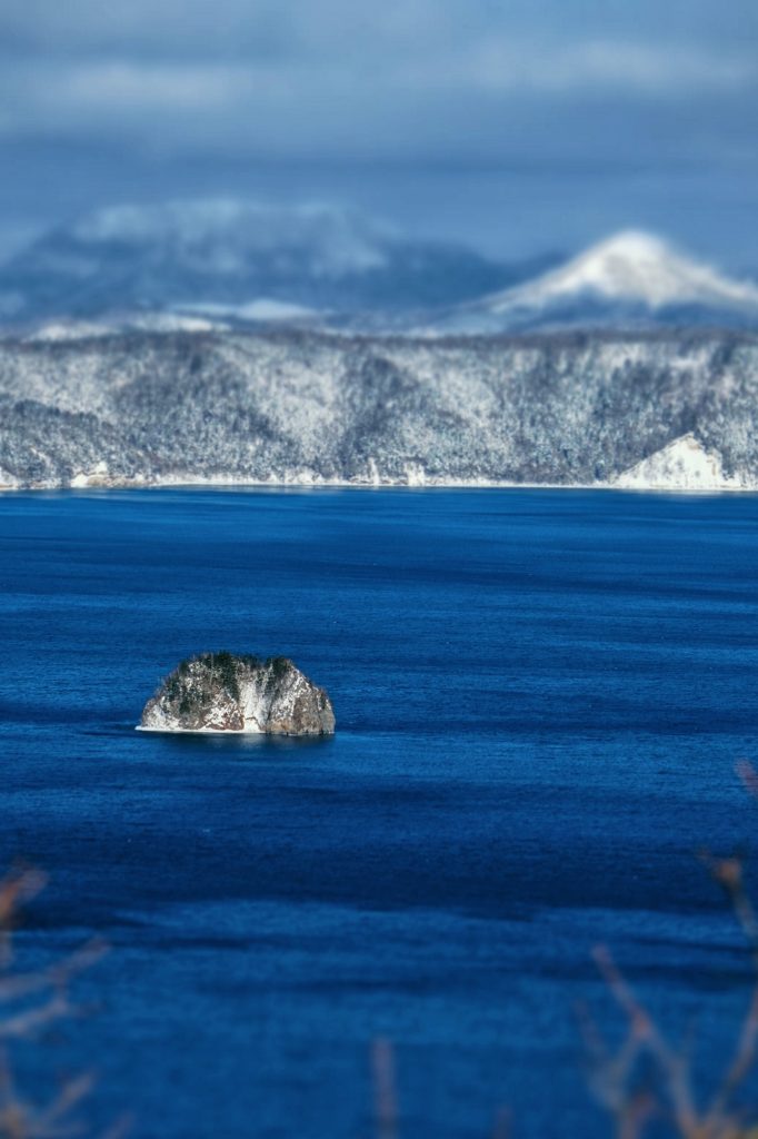 L'île centrale du lac Mashu