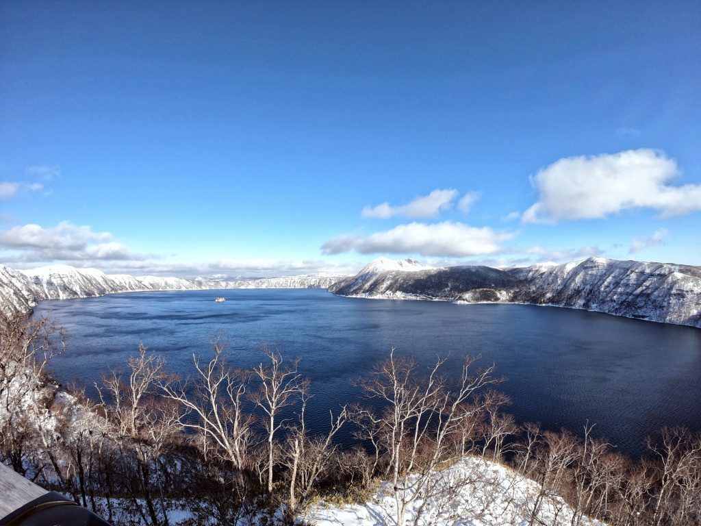 Le lac de caldera Mashu et son île