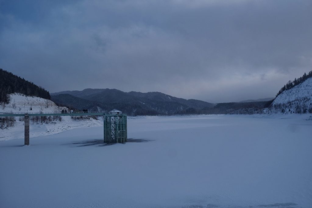 Le lac de barrage de Taisetsu