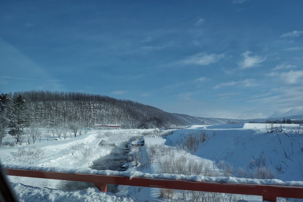 Une rivière fumante dans la région de Furano