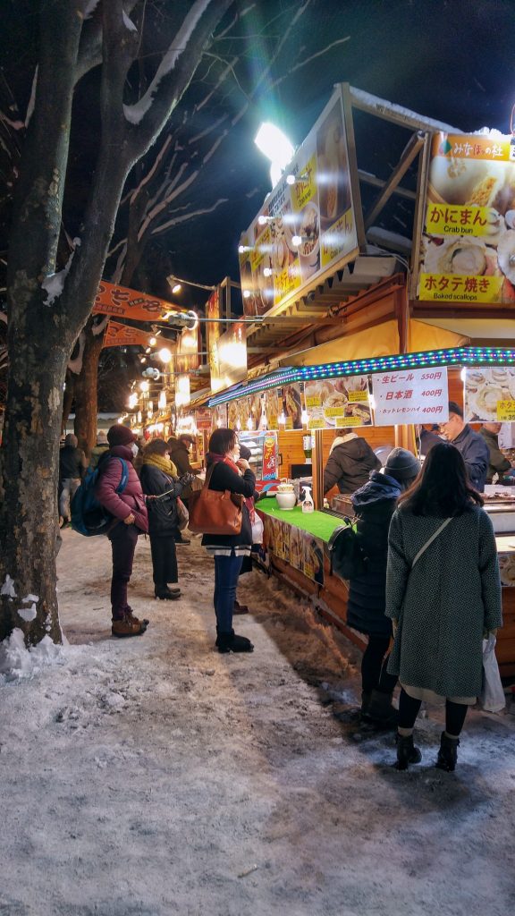 Les (nombreux) stands de nourriture du festival de la neige de Sapporo