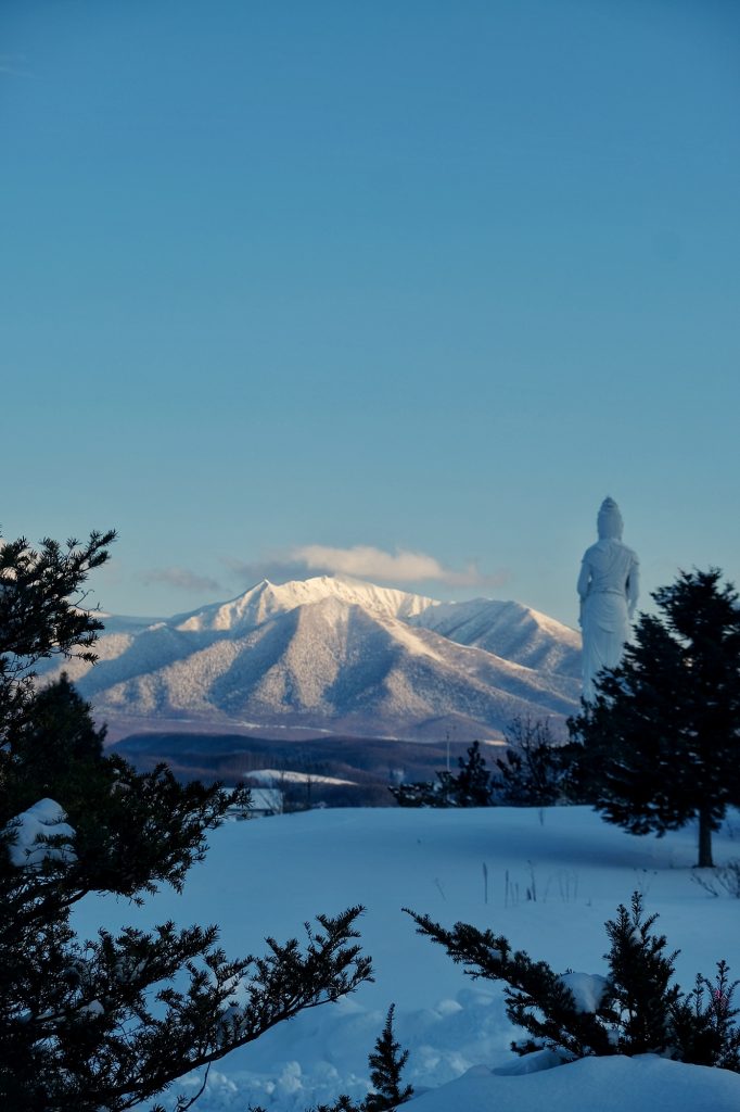 Vue depuis notre hôtel au nord de Furano au petit matin