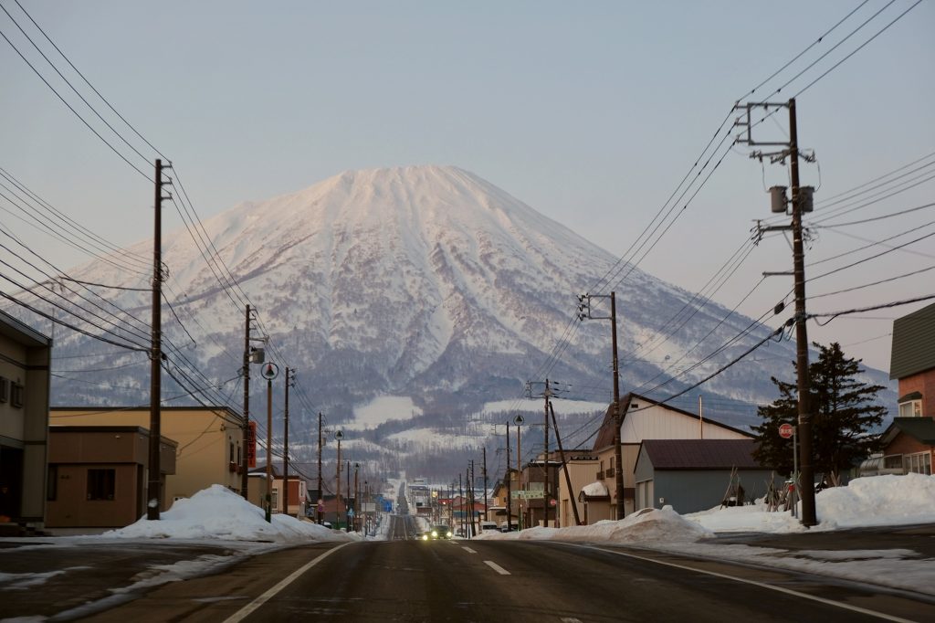 Le Mont Yotei vu depuis la ville de Makkari