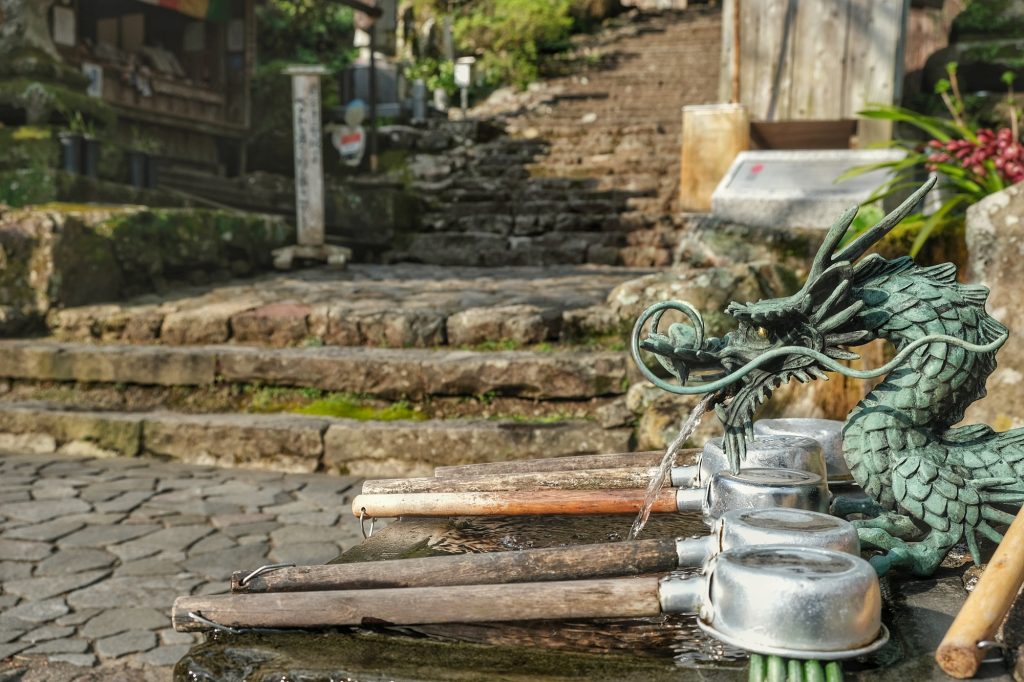 Bassin à l'entrée du 36e temple : le Shoryuji