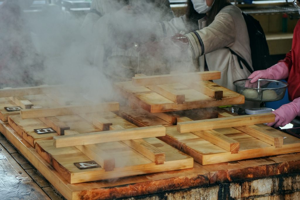 Restaurant où les aliments sont cuits à la vapeur des sources chaudes à Beppu