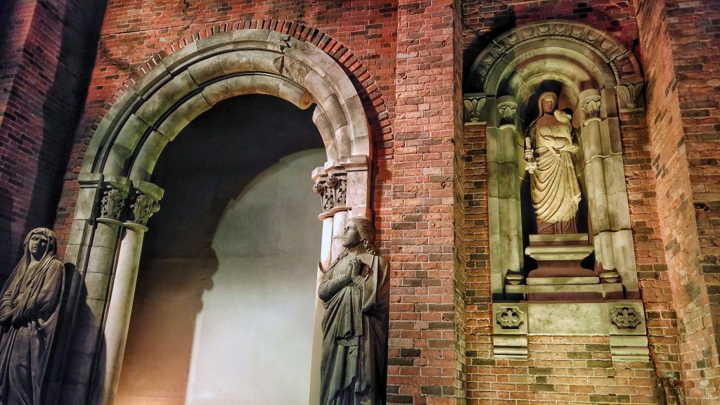 Reconstitution de la façade de la cathédrale Urakami au musée de la bombe atomique de Nagasaki
