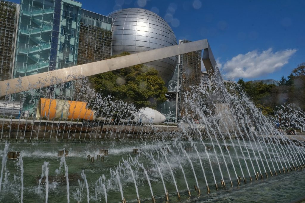 Le musée de la science de Nagoya et sa fontaine