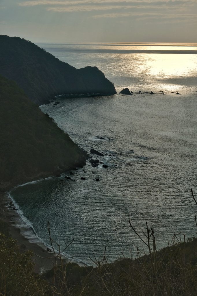 Littoral de Shikoku, océan Pacifique, en fin de journée