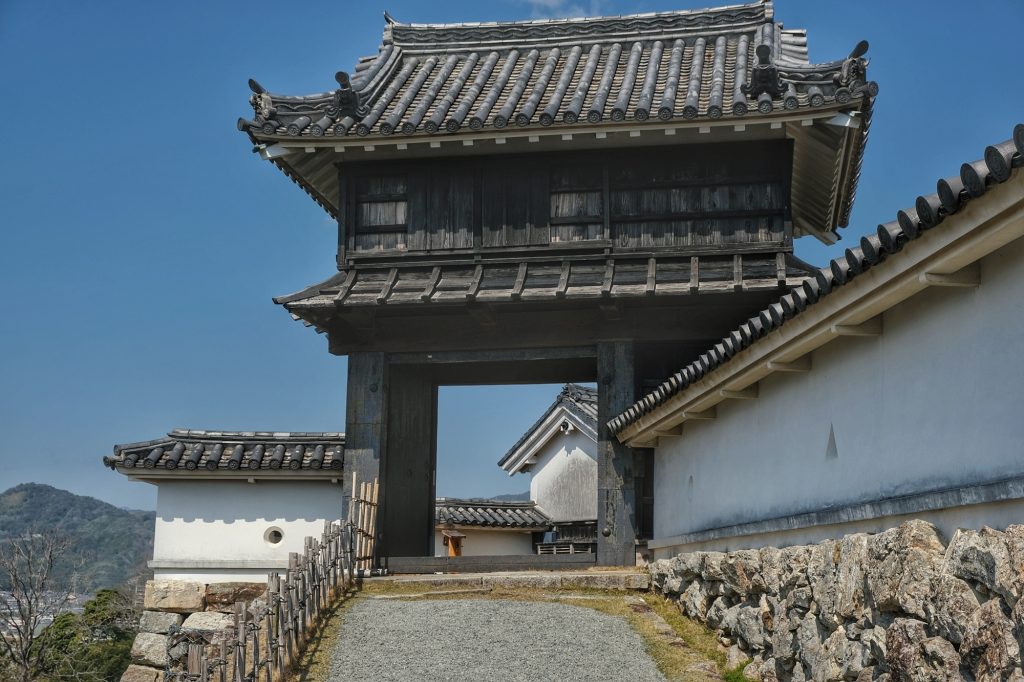 Entrée vers la cour intérieure du château de Kochi