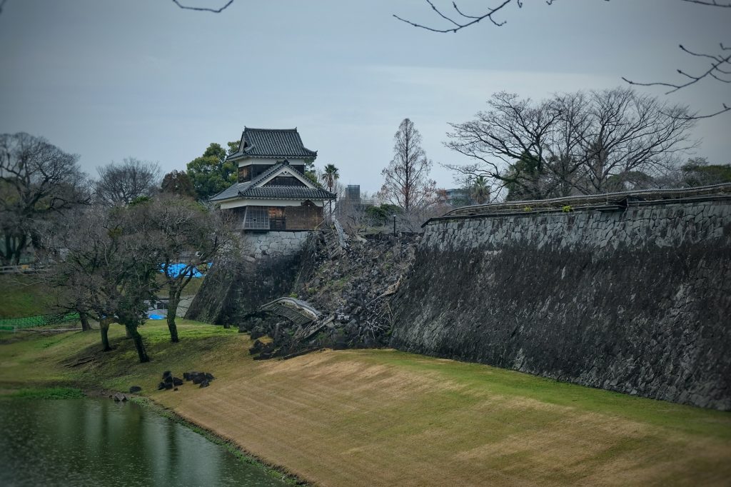 Mur d'enceinte du château de Kumamoto effondré suite au tremblement de terre de 2016