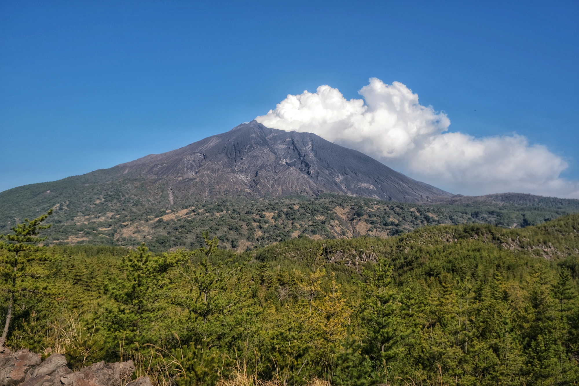 Le volcan Sakurajima, très actif ce jour là (selon notre point de vue de touriste)