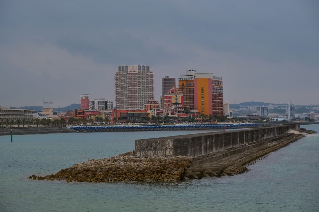 Le village américain de Naha