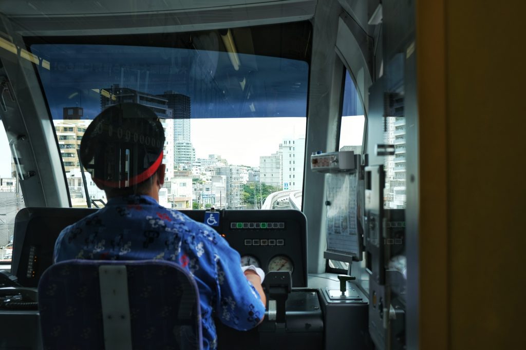 Conducteur du monorail de Naha
