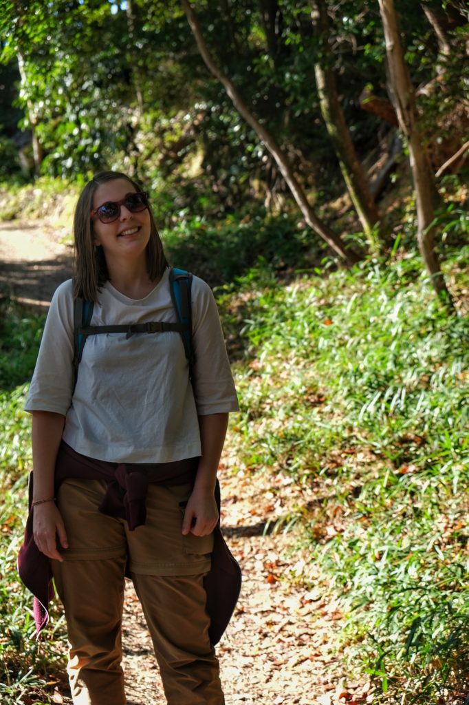 Claire au départ de la randonnée de la montagne Satsukiyama à Ikeda