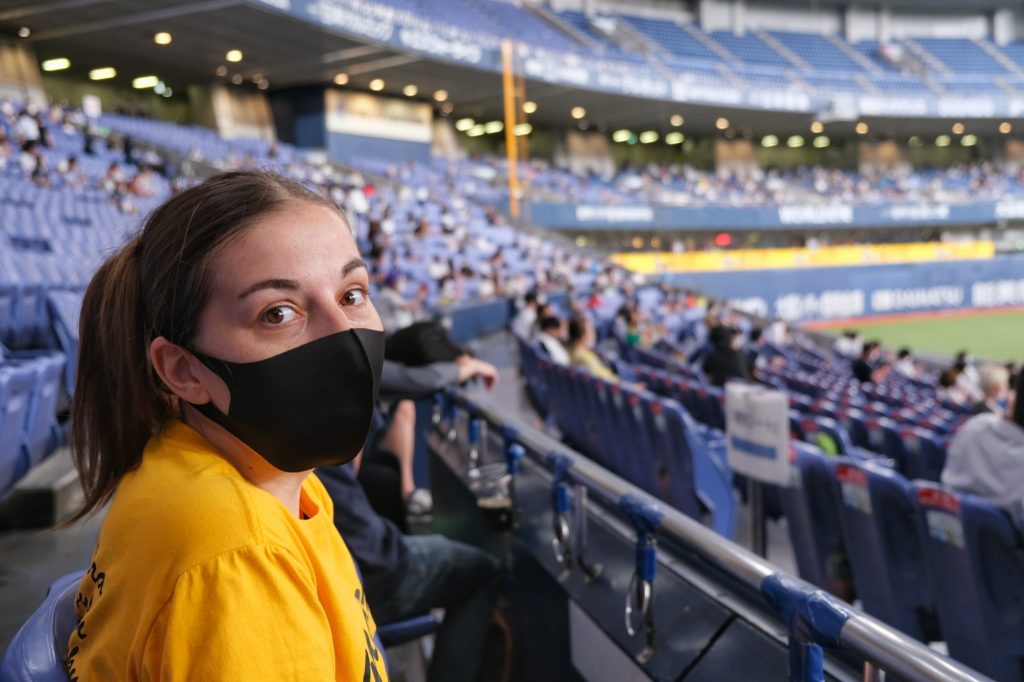 Claire attend la reprise du match