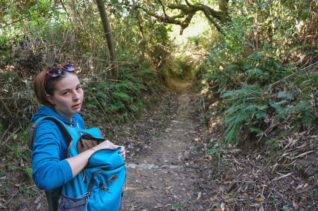 Claire râle déjà dans la montée du mont Ikoma