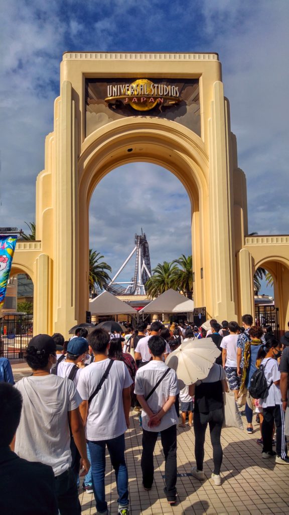 File d'attente pour entrer dans le parc Universal d'Osaka