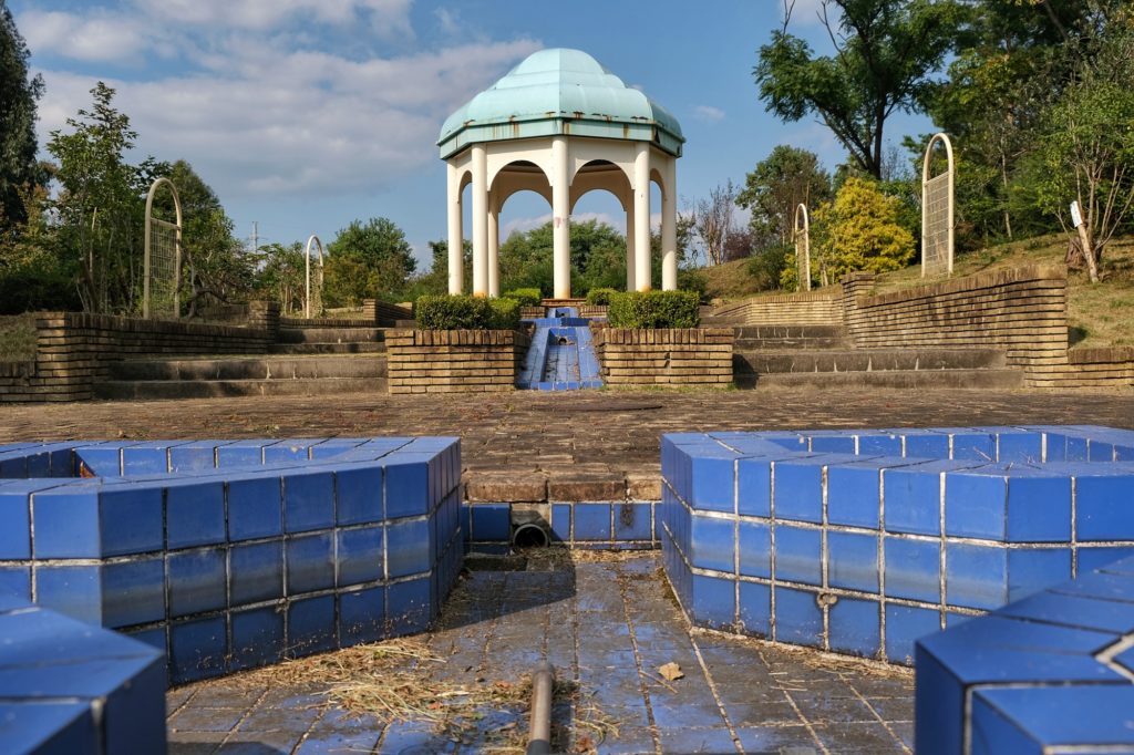 La fontaine vide de l'Iran au parc Expo '90 à Osaka