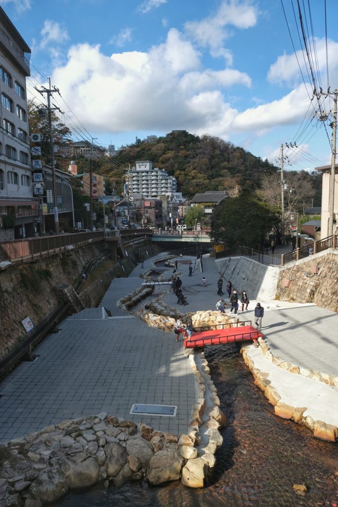 La rivière Arima dans le village Arima Onsen